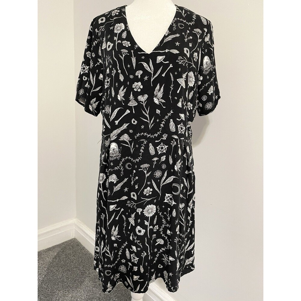 Disturbia Hedgewitch Dress US Size 10 Short Sleeve Black White Side Zip